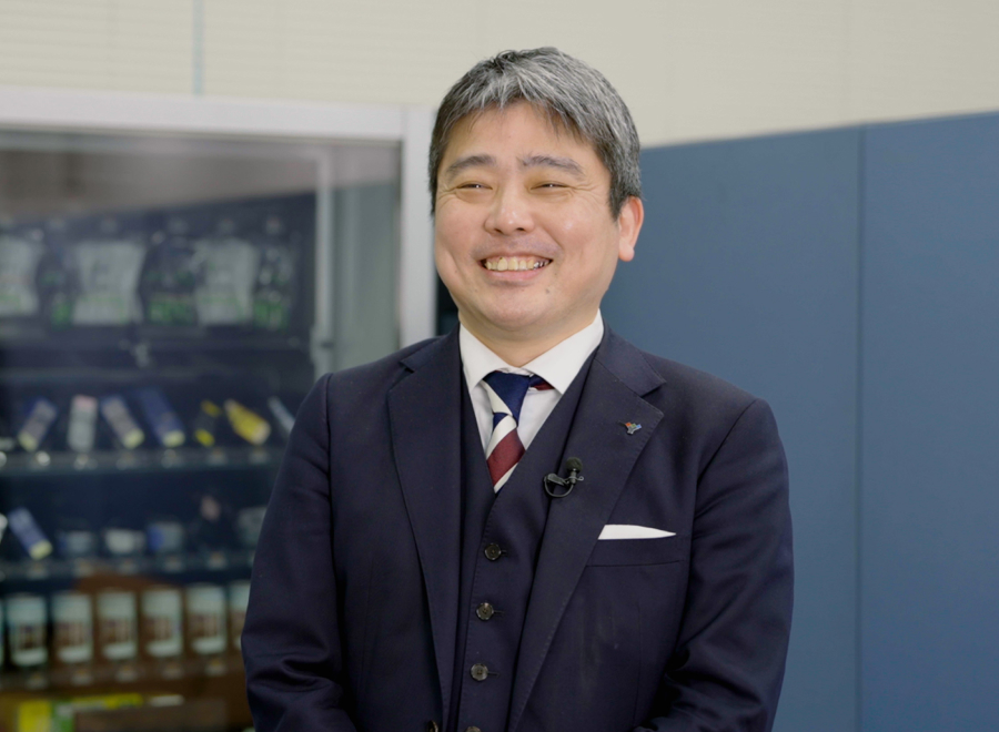 経営管理本部 人事部 労務課長 村井 智史 様